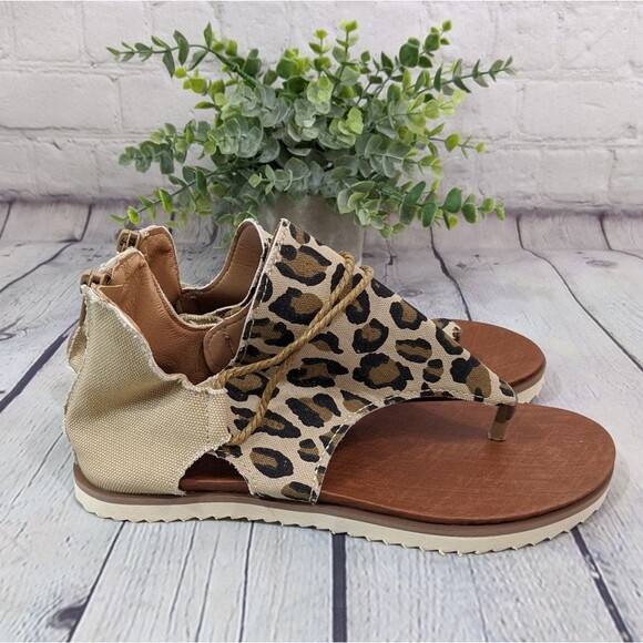 NWOT Leopard Print Zip Back Thong Boho Sandals - Picture 5 of 6
